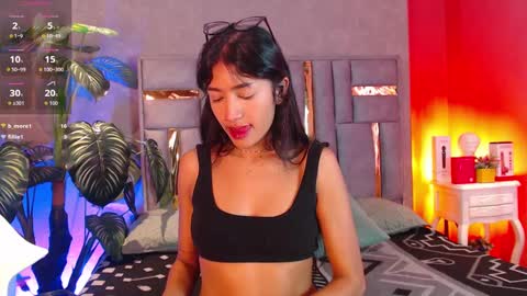 Snapshot of tyla_ks chatting on 09.15.25 tyla_ks online show from 09.15.25