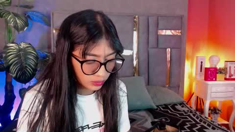 Snapshot of tyla_ks chatting on 09.24.25 tyla_ks online show from 09.24.25