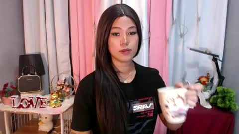 Snapshot of ugly_asianlover chatting on 12.20.24 rechelle online show from 12.20.24