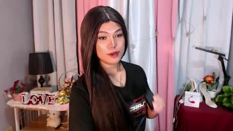 Snapshot of ugly_asianlover chatting on 12.20.24 rechelle online show from 12.20.24