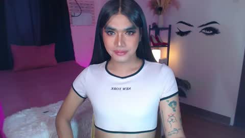 Snapshot of ultimatesexytrans chatting on 02.01.25 Alex online show from 02.01.25