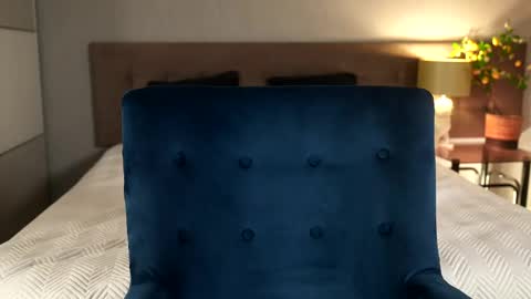 Snapshot of unbelievable__ chatting on 10.11.25 Sasha online show from 10.11.25