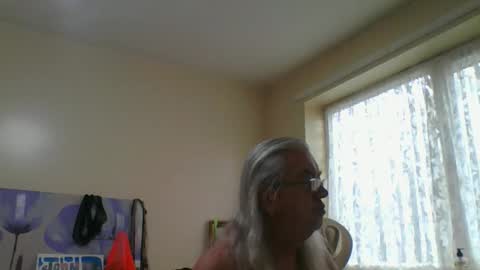 Snapshot of uncle_johns chatting on 10.19.25 John online show from 10.19.25