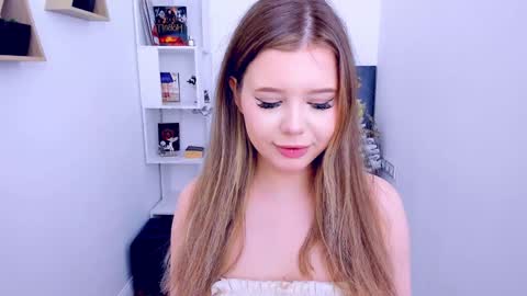 Snapshot of unforgettablalice chatting on 01.08.25 Alice online show from 01.08.25