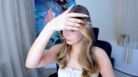 Snapshot of unforgettablalice chatting on 01.12.25 Alice online show from 01.12.25