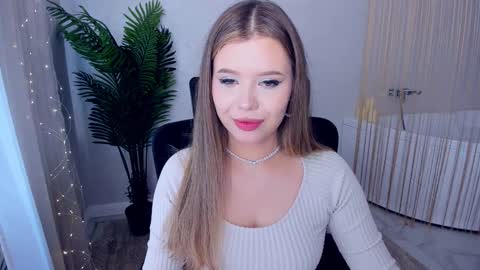 Snapshot of unforgettablalice chatting on 01.16.25 Alice online show from 01.16.25