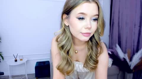 Snapshot of unforgettablalice chatting on 02.07.25 Alice online show from 02.07.25