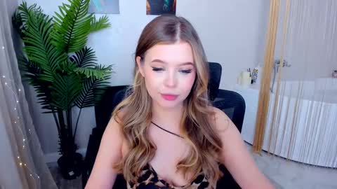 Snapshot of unforgettablalice chatting on 02.15.25 Alice online show from 02.15.25