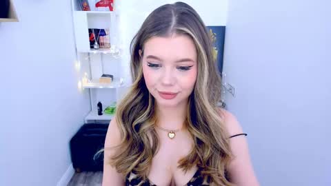 Snapshot of unforgettablalice chatting on 02.28.25 Alice online show from 02.28.25