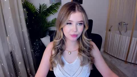 Snapshot of unforgettablalice chatting on 03.08.25 Alice online show from 03.08.25