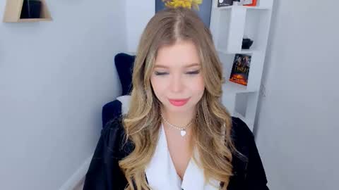 Snapshot of unforgettablalice chatting on 09.26.25 Alice online show from 09.26.25