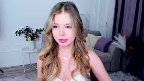 Snapshot of unforgettablalice chatting on 09.29.25 Alice online show from 09.29.25