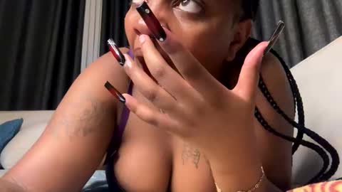 Snapshot of unholybaddie chatting on 03.10.25 Unholybaddie online show from 03.10.25