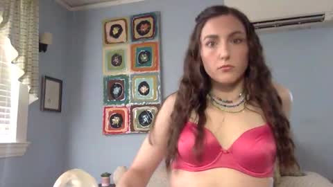 Lola Moonstone online show from 10.01.25