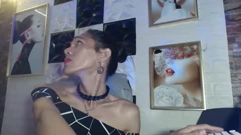 Snapshot of ur_chrizzy_fav chatting on 10.13.25 chrizzy online show from 10.13.25