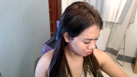 Snapshot of ur_cutiesthotasianxx chatting on 12.29.24 Vee online show from 12.29.24