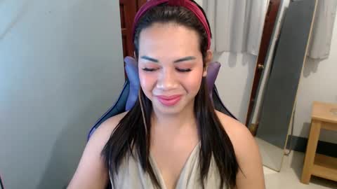 Snapshot of ur_cutiesthotasianxx chatting on 01.04.25 Vee online show from 01.04.25