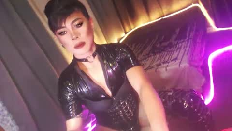 Snapshot of ur_dominatrix chatting on 12.02.25 MISS ANNA online show from 12.02.25