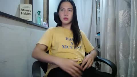 Snapshot of urasiantserika chatting on 12.19.24 Erika online show from 12.19.24