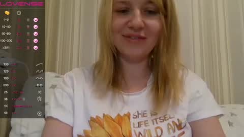 Snapshot of urbadkitty chatting on 02.14.25 urbadkitty online show from 02.14.25