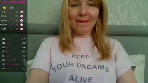 Snapshot of urbadkitty chatting on 02.26.25 urbadkitty online show from 02.26.25