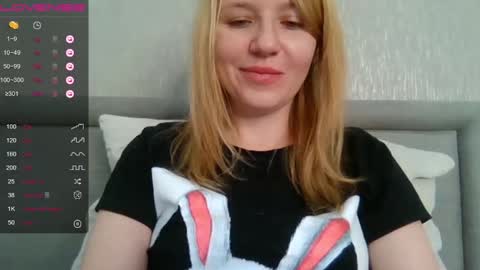Snapshot of urbadkitty chatting on 03.05.25 urbadkitty online show from 03.05.25