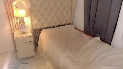 Snapshot of urdream_bride chatting on 02.25.25 urdream_bride online show from 02.25.25