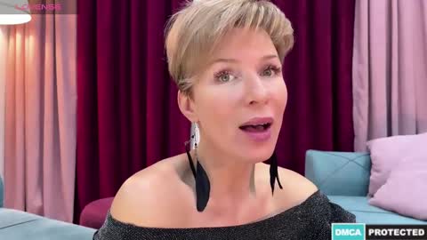 Snapshot of urgoddessjenny chatting on 01.02.25 Jenny online show from 01.02.25