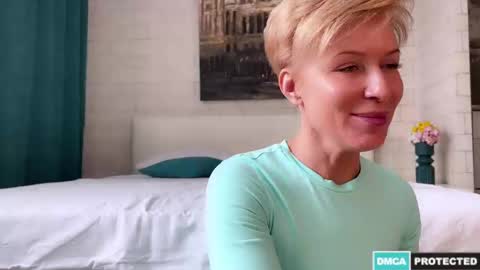 Snapshot of urgoddessjenny chatting on 02.08.25 Jenny online show from 02.08.25