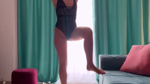 Snapshot of urgoddessjenny chatting on 10.09.25 Jenny online show from 10.09.25