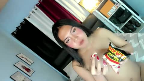 Snapshot of urhot_fcking_zoey chatting on 02.09.25 zoey noir online show from 02.09.25