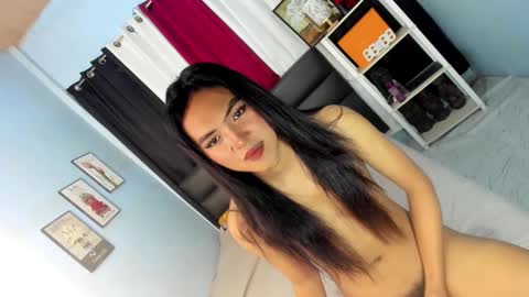 Snapshot of urhot_fcking_zoey chatting on 03.12.25 zoey noir online show from 03.12.25