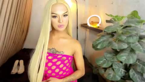 Snapshot of urladyprincessmassivecock chatting on 10.13.25 jhaii online show from 10.13.25