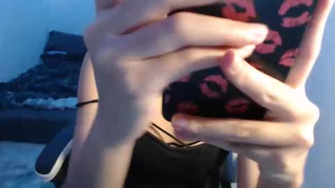 Snapshot of urlovely_yang03 chatting on 11.20.25 juliana online show from 11.20.25