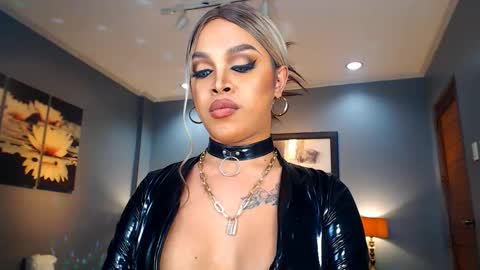 Snapshot of urmajestytyra chatting on 12.23.24 UrMajestyTyra online show from 12.23.24