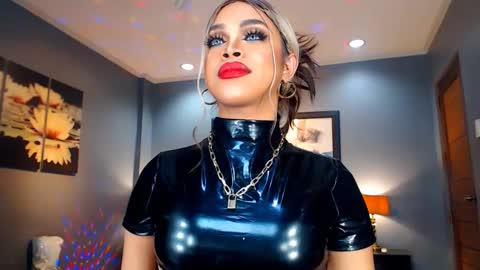 Snapshot of urmajestytyra chatting on 12.25.24 UrMajestyTyra online show from 12.25.24