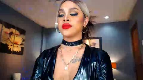Snapshot of urmajestytyra chatting on 12.29.24 UrMajestyTyra online show from 12.29.24