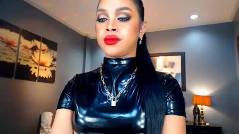 Snapshot of urmajestytyra chatting on 01.05.25 UrMajestyTyra online show from 01.05.25