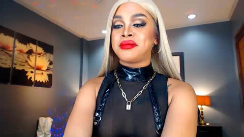 Snapshot of urmajestytyra chatting on 01.06.25 UrMajestyTyra online show from 01.06.25