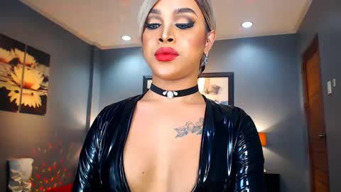 Snapshot of urmajestytyra chatting on 01.12.25 UrMajestyTyra online show from 01.12.25