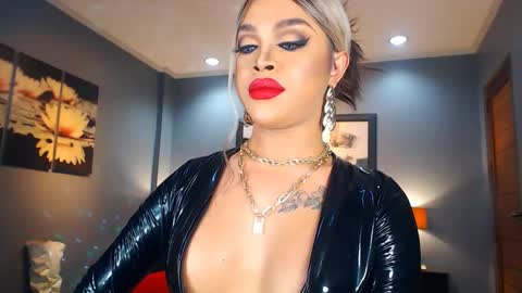 Snapshot of urmajestytyra chatting on 01.16.25 UrMajestyTyra online show from 01.16.25