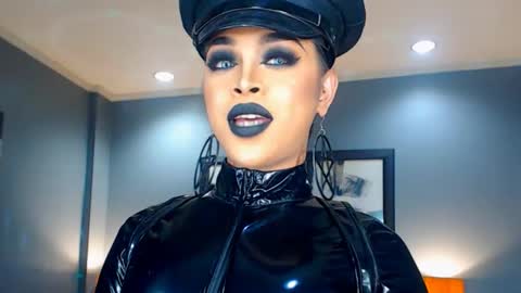 Snapshot of urmajestytyra chatting on 01.21.25 UrMajestyTyra online show from 01.21.25