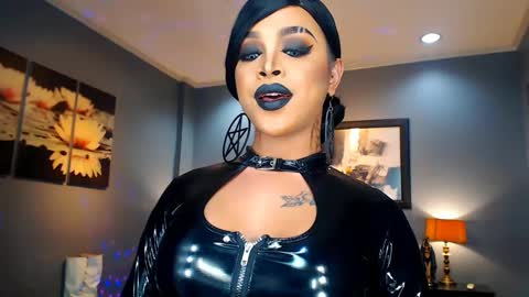 Snapshot of urmajestytyra chatting on 01.30.25 UrMajestyTyra online show from 01.30.25