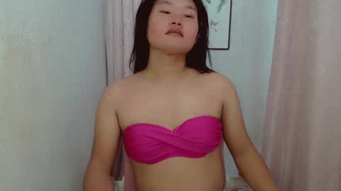 Snapshot of urwildpinayxxx chatting on 12.24.24 melody online show from 12.24.24