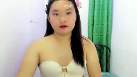 Snapshot of urwildpinayxxx chatting on 10.01.25 melody online show from 10.01.25