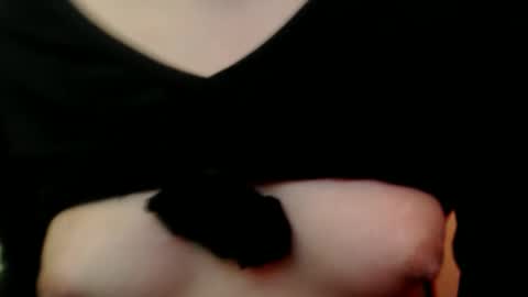 Snapshot of urwildroseanne chatting on 10.18.25 urwildroseanne online show from 10.18.25