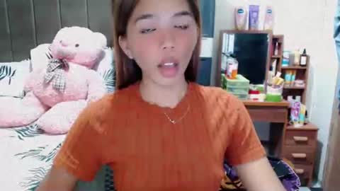 Snapshot of usweetcummer_kiana chatting on 10.13.25 usweetcummer_kiana online show from 10.13.25