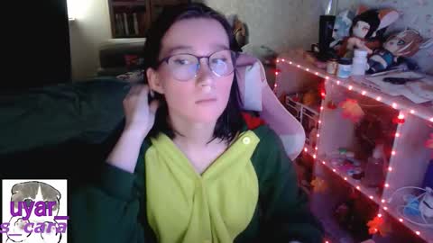 Snapshot of uyar_ chatting on 10.11.25 Cara online show from 10.11.25