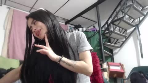 Snapshot of vaiolet_miss chatting on 10.18.25 vaiolet online show from 10.18.25