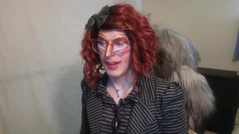 Snapshot of valentia_vickers chatting on 12.29.24 Valentia online show from 12.29.24